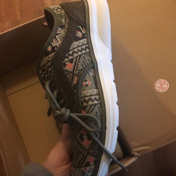 vans - Picture 3 of 4